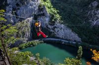 CHECK OUT ZIP LINING IN OMIS